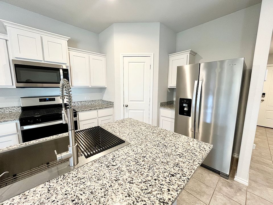 1st image of 124 Greengate Dr