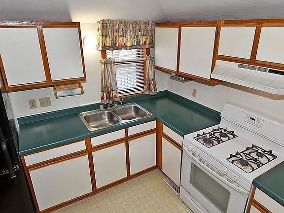 4th image of 534 E Vine St