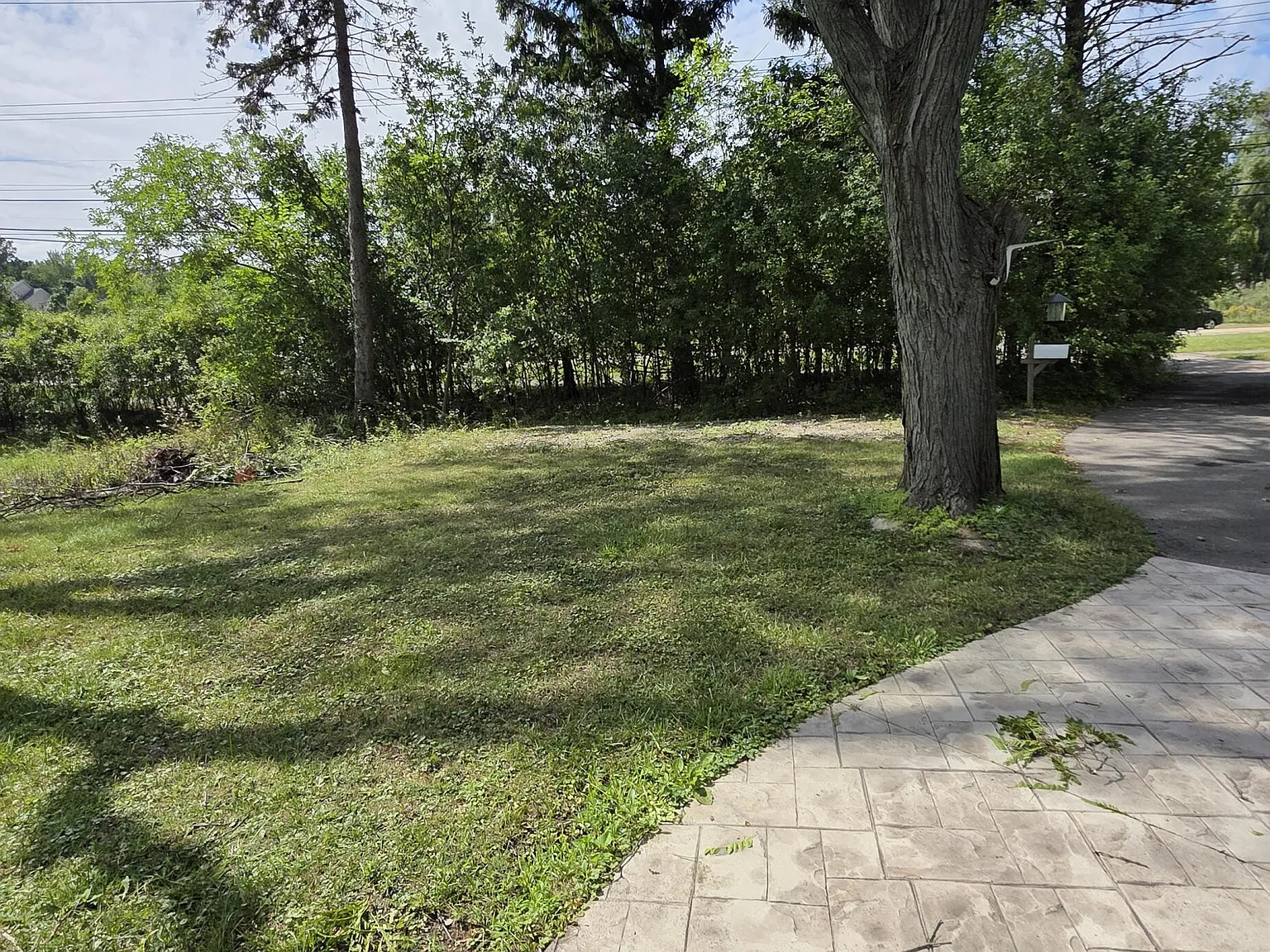3 bed, 1.5 bath, 1336 sqft, $2,600 — Photo 2