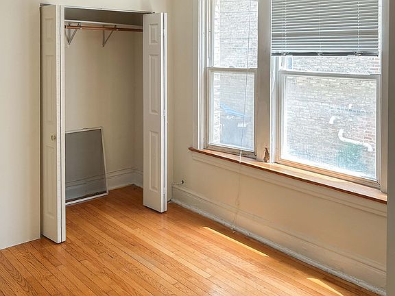 3rd image of 5057 1/2 N Damen Ave #1E
