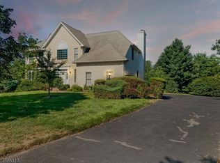 9 Colonial Ct, Skillman, NJ 08558