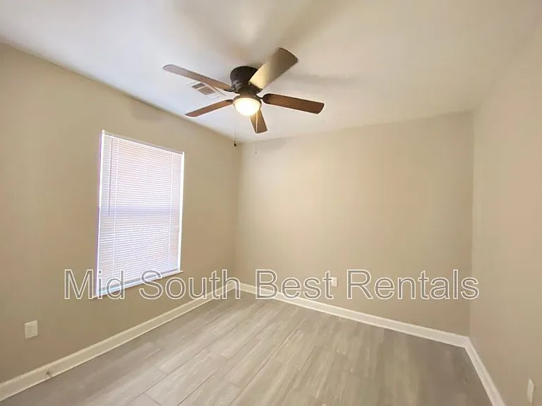320 Bellewood Ln #B — Photo 11
