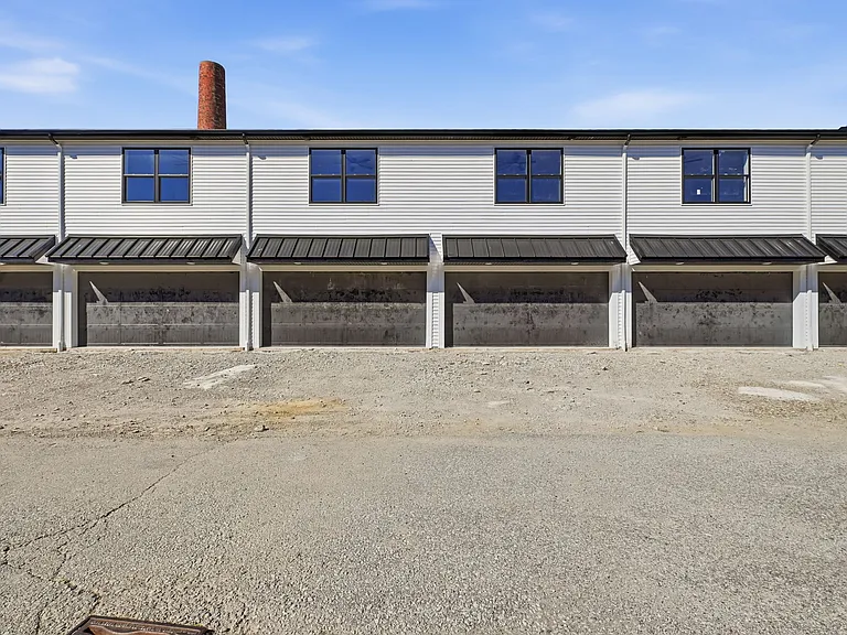 4720 Walworth Ave — Photo 42