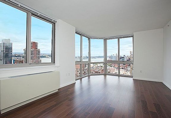 3rd image of 561 10th Ave Ph A