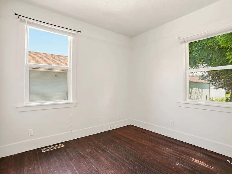 3908 E 4th Ave — Photo 8