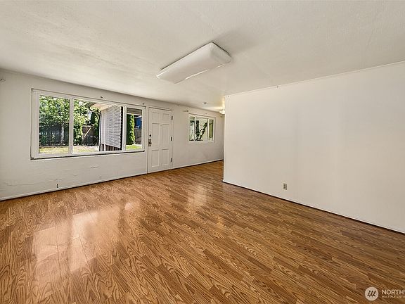 3rd image of 11033 15th Avenue NE