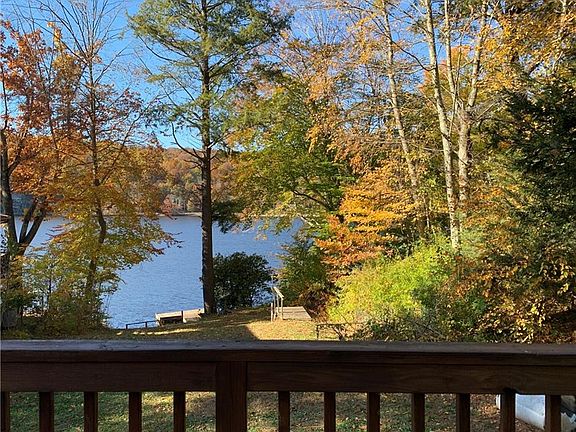 5th image of 526 Lake Dr