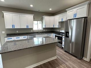 5012 W Hillsboro Dr, Lincoln, NE 68528