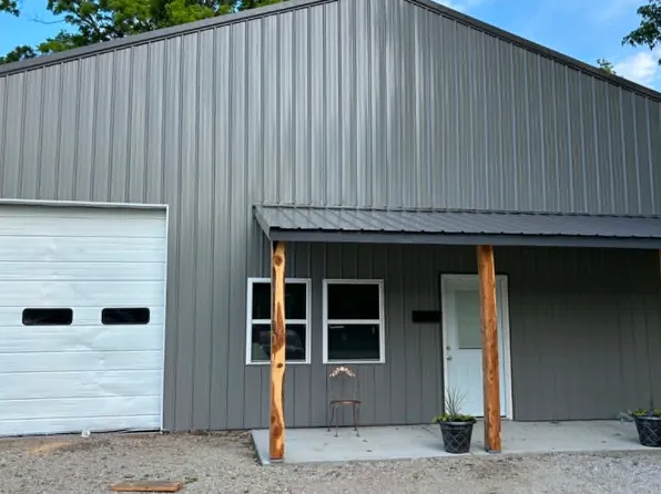 (undisclosed Address), Windsor, MO 65360
