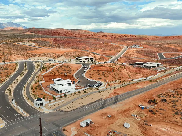 1579 N Altozano Rd, Washington, UT 84780