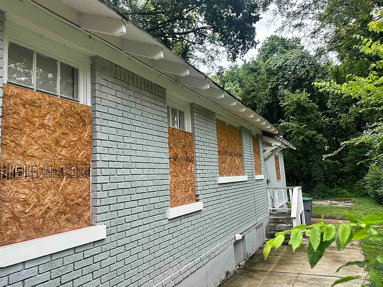 1683 Walker Ave — Photo 2