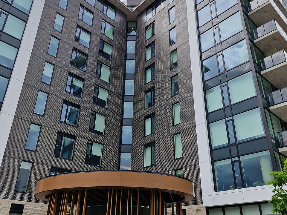 1st image of 360 Deschatelets Ave #104