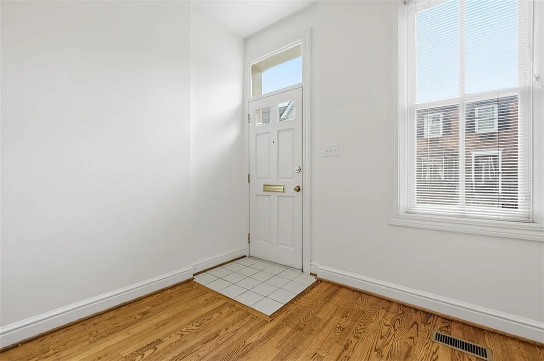 2 bed, 2.5 bath, 1506 sqft, $3,700 — Photo 3
