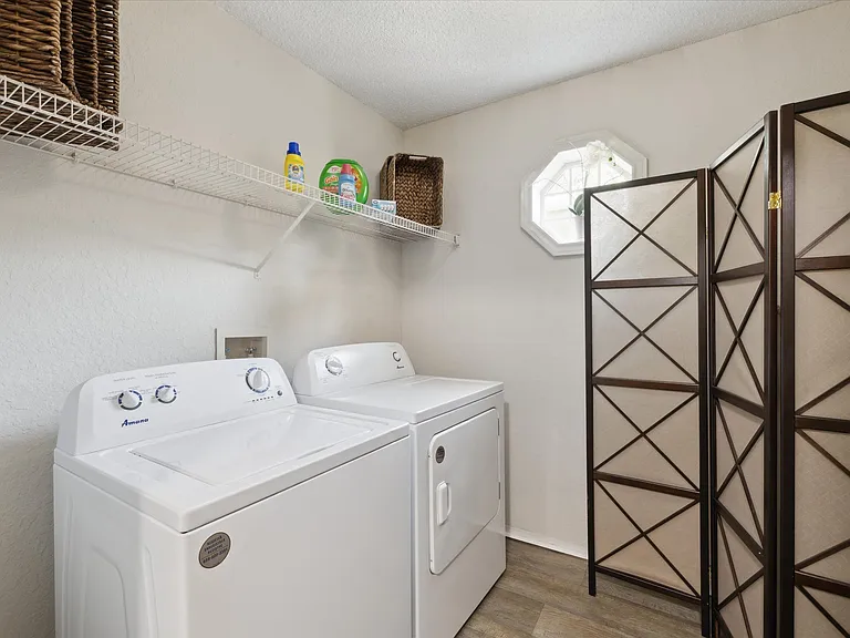 2 Bedroom (Renovated) - 2 Bed / 2 Bath - 962 Sq.Ft.