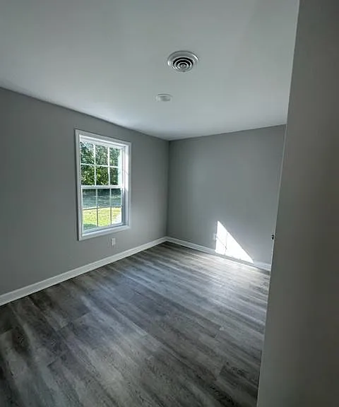 305 Leonford St — Photo 3
