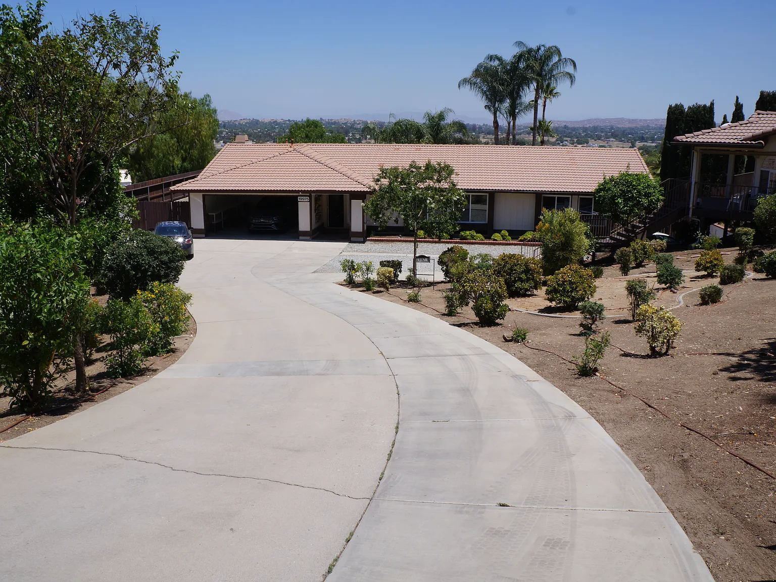 4 bed, $3,300 — Photo 1
