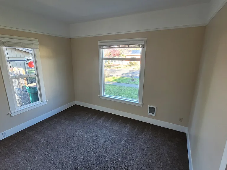 314 E Sherman St — Photo 16