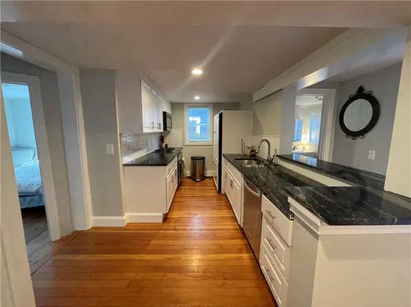 346 Spring St, Newport, RI 02840