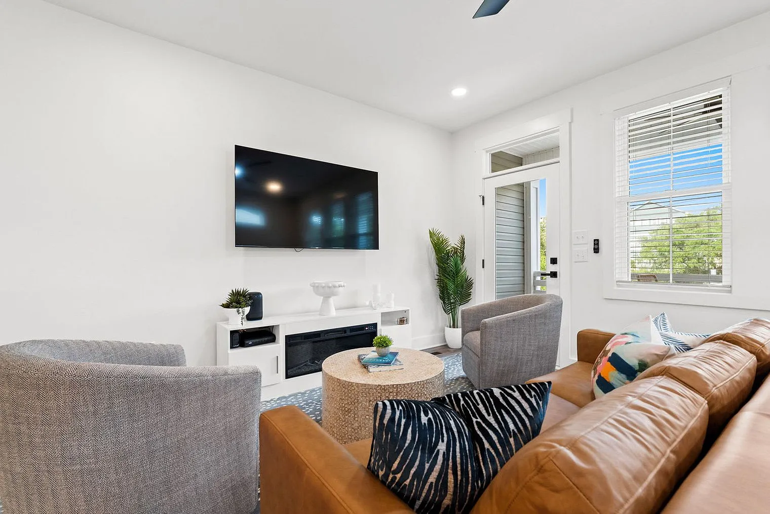 4 bed, 3.0 bath, $12,280 — Photo 3