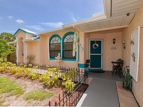 2nd image of 312 SE Starflower Ave