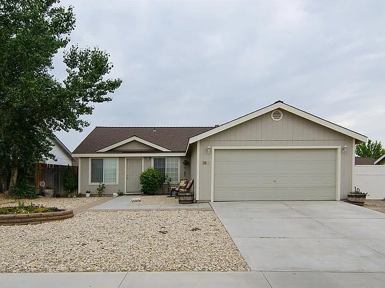 1611 Meadows Ave — Photo 1