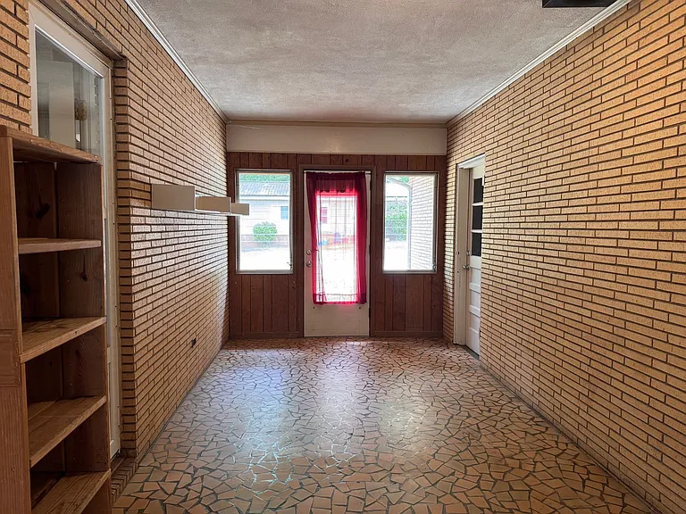 453 Foster St — Photo 21