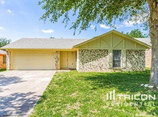 2908 S Meadow Dr, Fort Worth, TX 76133