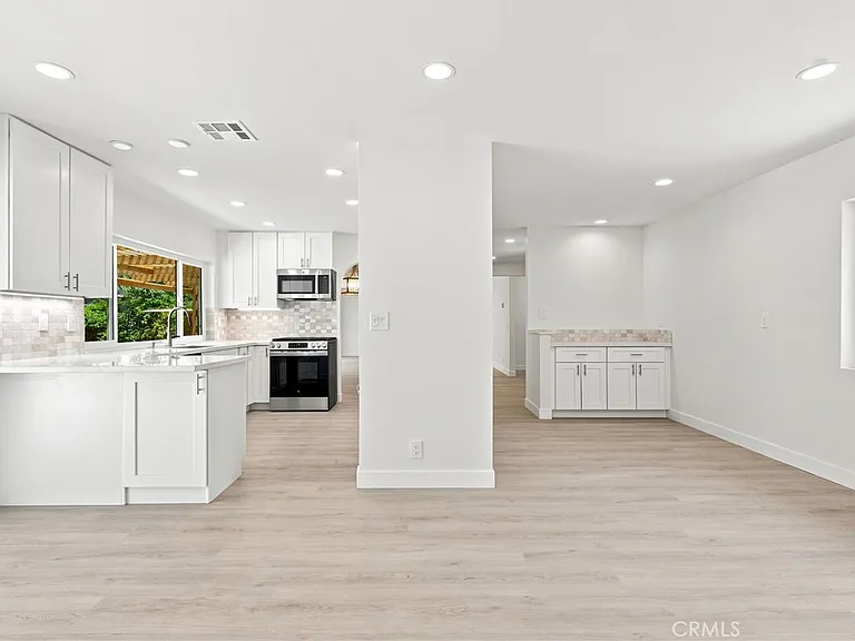 225 Armstrong Dr — Photo 12