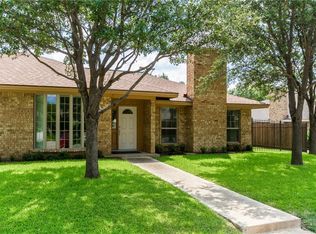 5203 Ledgestone Dr, Fort Worth, TX 76132