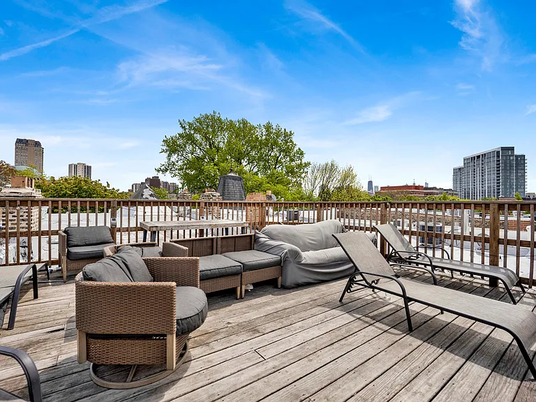 2522 N Burling St #2 — Photo 24