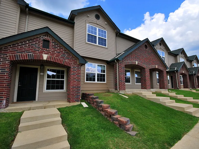 The Wyatt - Furnished Student Living - Priced Per Room — Photo 15