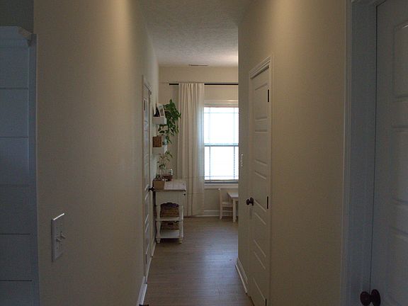 4th image of 1255 Highgrove Ln