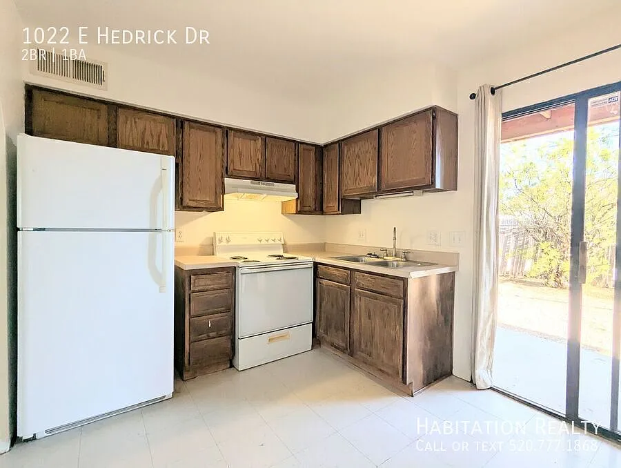 Building Photo - 1022 E Hedrick Dr