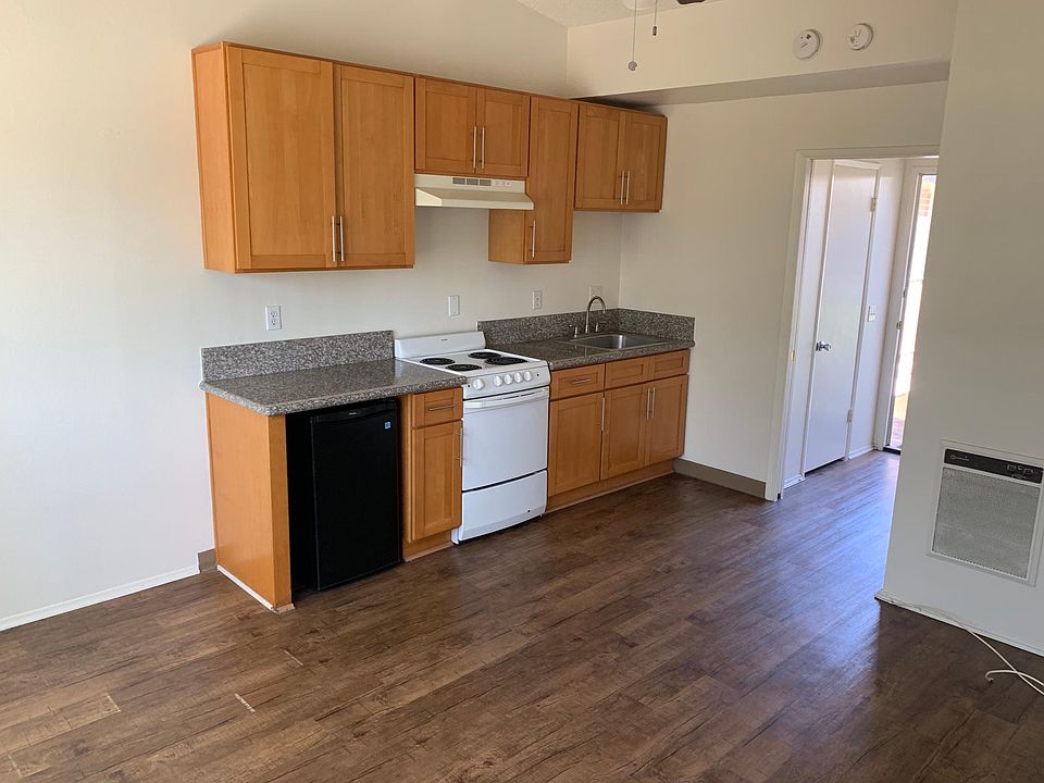 2nd image of 16-3943 E 4th St