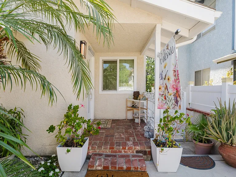 10619 Mather Ave — Photo 4