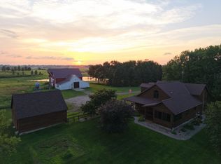 49547 440th St, Windom, MN 56101