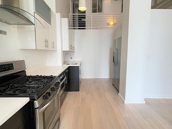 5th image of 726 Market St Unit 305