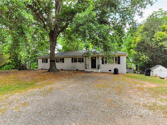 3rd image of 1220 Oakwood Dr