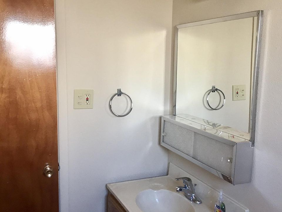 2nd image of 4609 Douglas Macarthur Rd NE APT B