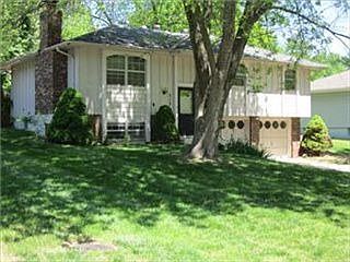 2nd image of 317 SW Sandstone Dr