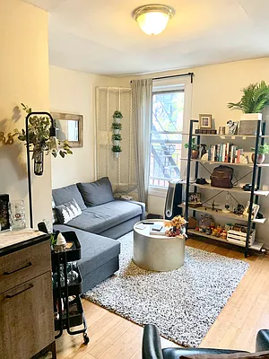 Rented by Delmark Realty LLC | media 40