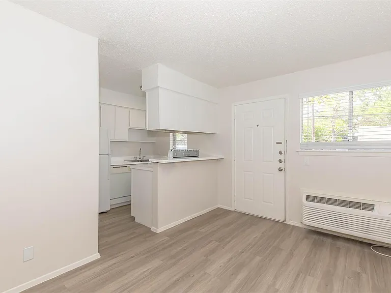 4100 Avenue A #106 — Photo 2