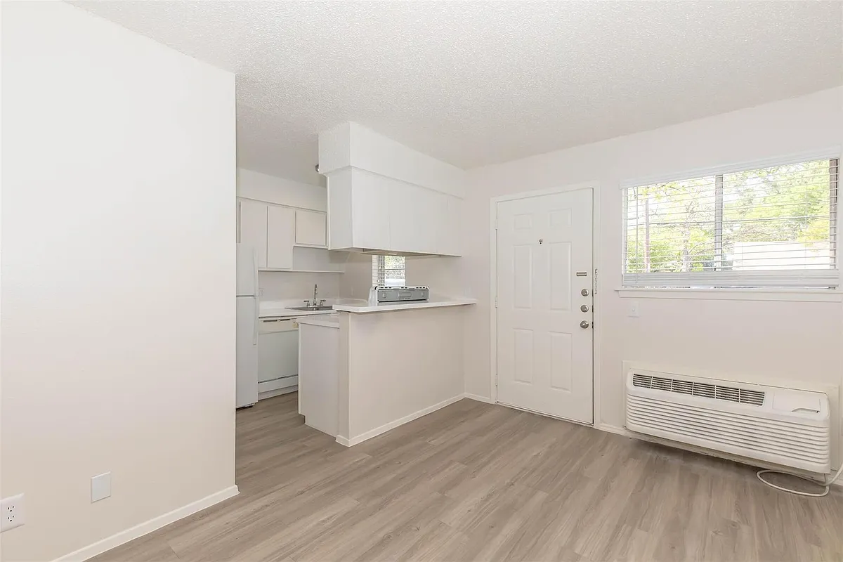 Building Photo - 4100 Avenue A #203