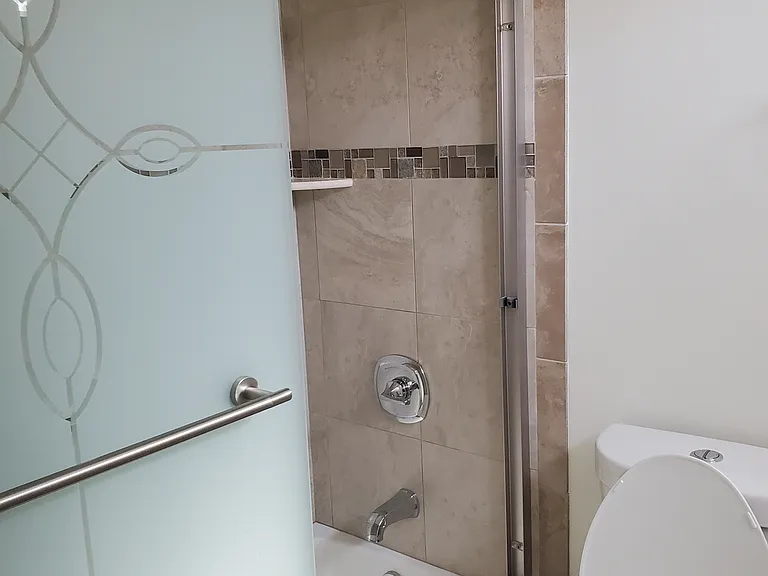 5306 Romaine St — Photo 7