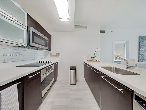 2nd image of 90 SW 3rd St APT 3109