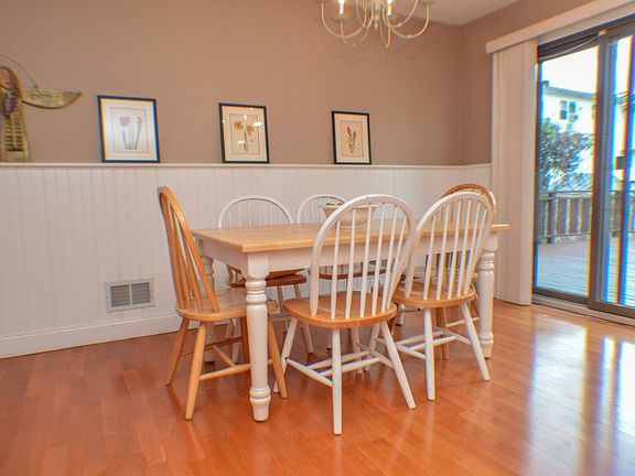 5th image of 17 Walker Ct
