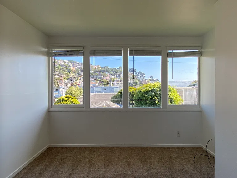 1br/1ba Charmer! Bay Views And Parking! Laundry On-Site! Balcony! Progressive — Photo 19