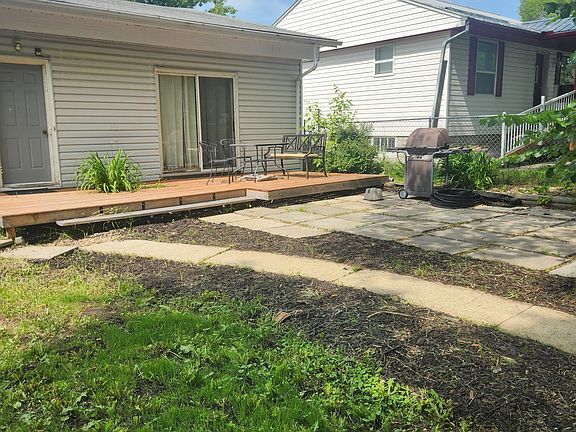 2nd image of 5128 52nd St