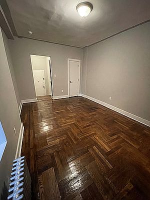 4th image of 837 E 22nd St #104