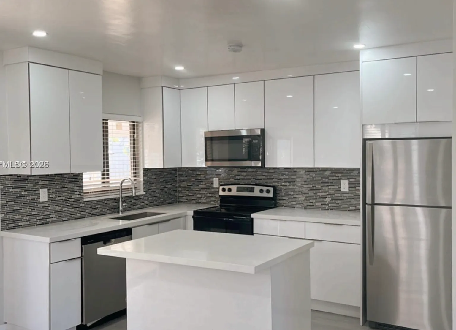 3 bed, 1980 sqft, $3,400 — Photo 4